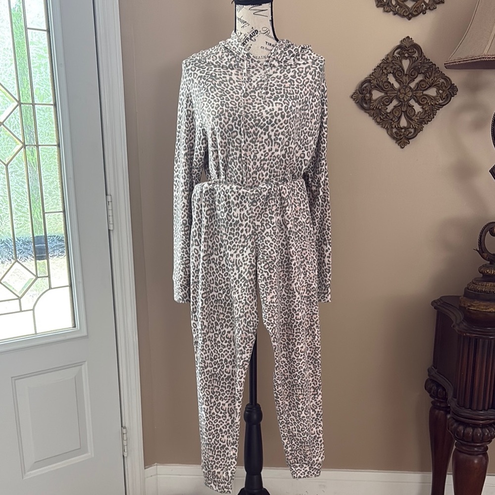 TART Intimates pajama set/lounge wear pink & gray Leopard Print Small